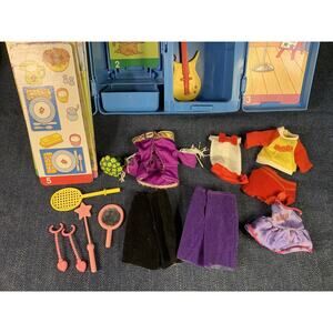 Vintage 1983 Knickerbocker Snoopy & Belle Show N Go House Case Playset